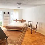 6 Und 7 Apartment *
