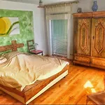 6 Und 7 Apartment *