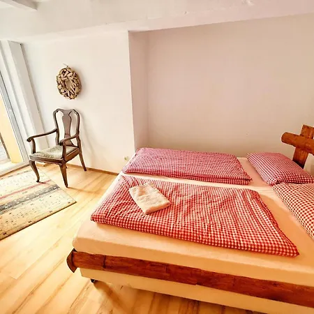 6 Und 7 Apartment *