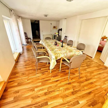 6 Und 7 Apartment